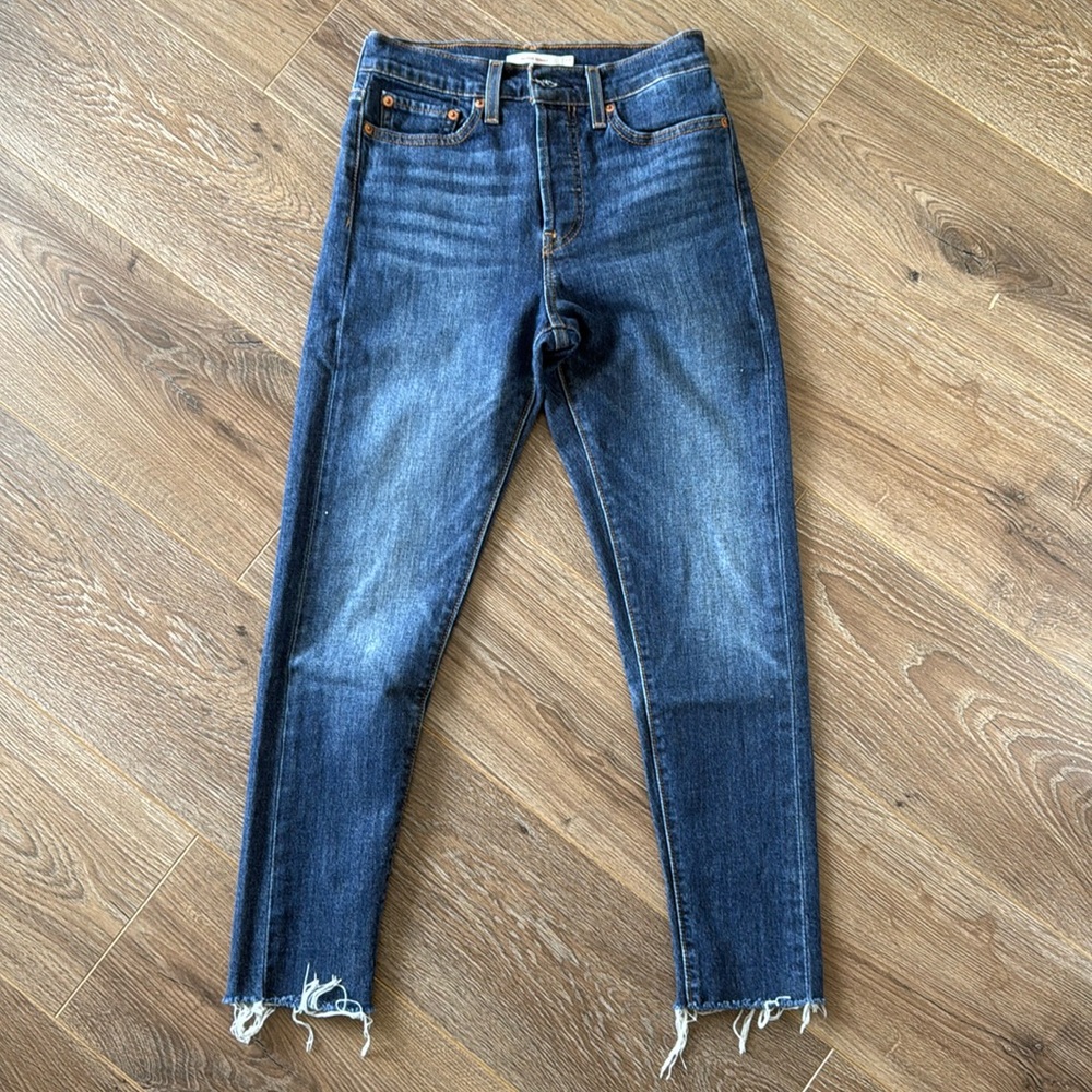Levi Jeans Wedgie Skinny Size 27 Raw Hem